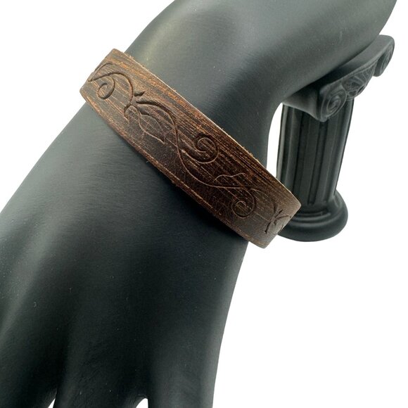 Handcrafted Brown Leather Bracelet With Embossed Floral Design & Snap Closure - Picture 2 of 5